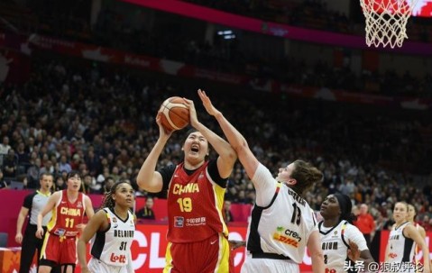 开云-张子宇成年国家队首次轰20+11创新高 第三节连吃进攻犯规惹争议