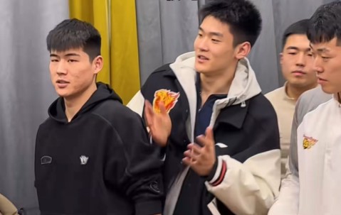 开云登录入口-广东为胡明轩庆生！杜锋高待遇，多人摁头往蛋糕砸，想报复却未果